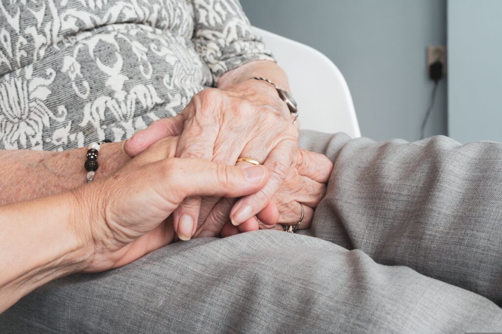 Aide à domicile avec une personne agée